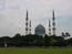 Тут же невдалеке расположена и Центральная мечеть, крупнейшая в Юго-Восточной Азии.